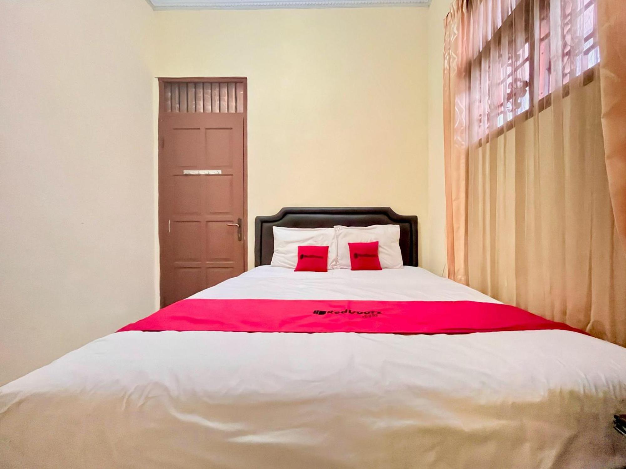 Reddoorz At Hotel Madani Syariah Lempuyangan Yogyakarta Exterior foto
