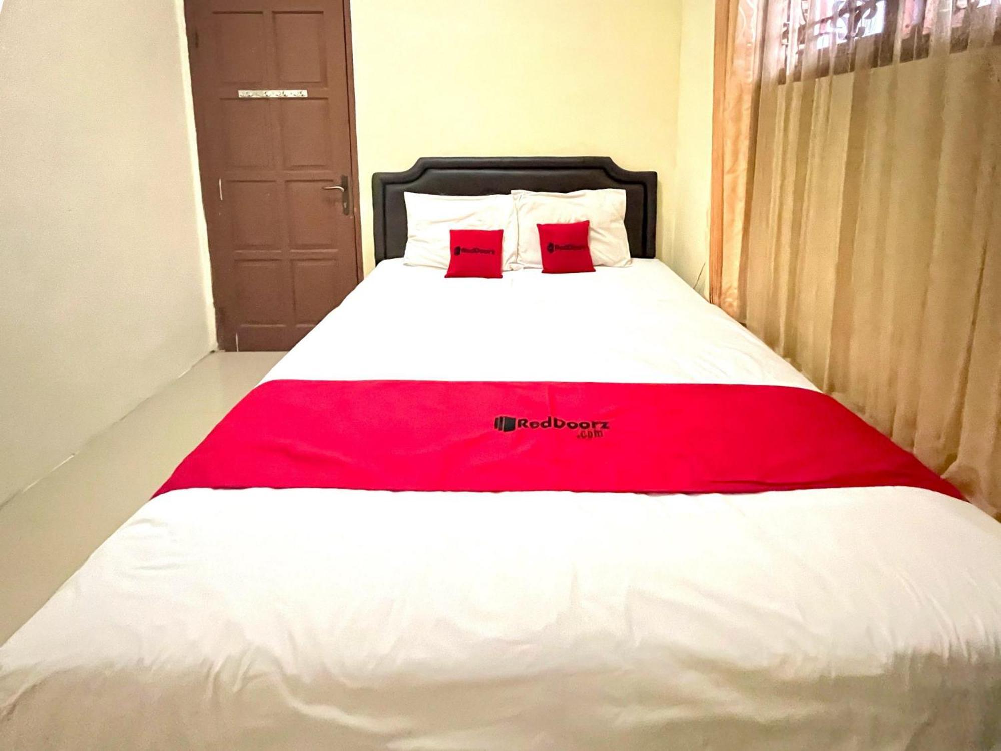 Reddoorz At Hotel Madani Syariah Lempuyangan Yogyakarta Exterior foto
